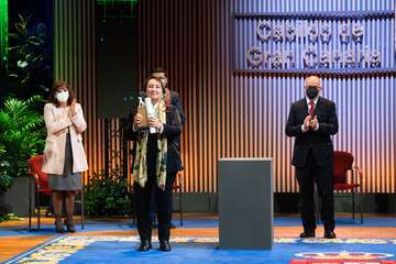 El Cabildo entrega sus honores y distinciones a 19 personas y entidades por su labor en favor de la sociedad grancanaria/TA.